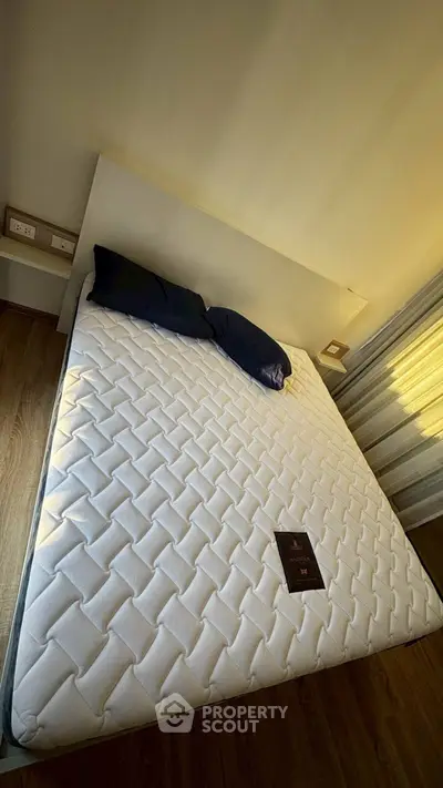 Cozy bedroom with modern design and comfortable mattress, perfect for relaxation.