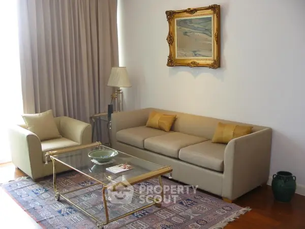 image_rental-5258373