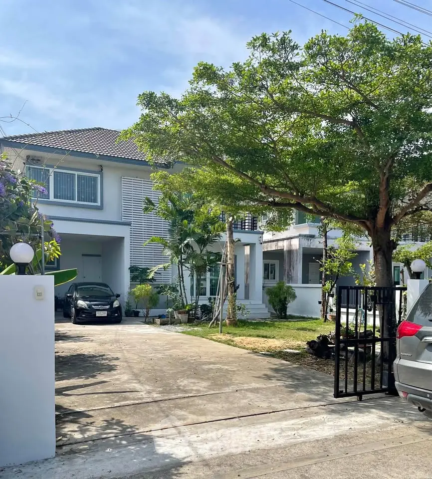 Charming suburban home with lush garden and spacious driveway, perfect for family living.