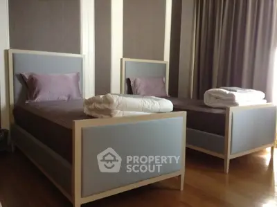 Elegant twin bedroom with modern design and cozy ambiance