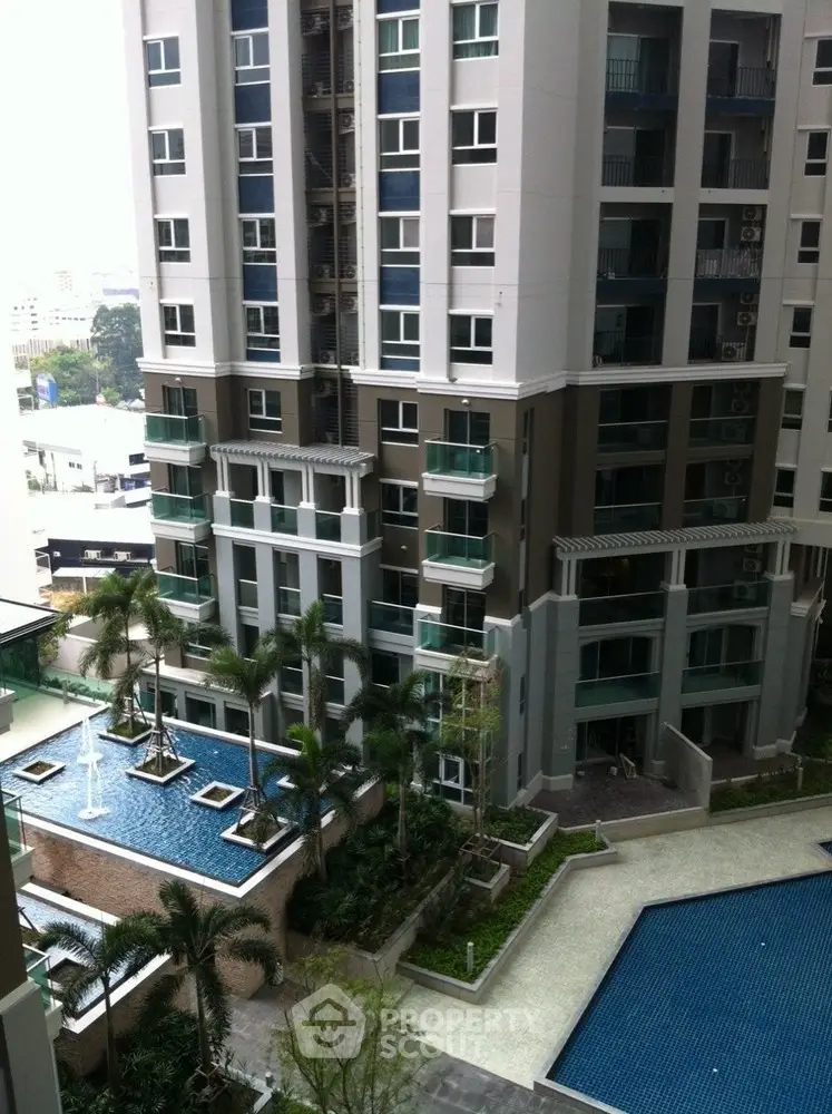  3 Bedrooms Condo -1