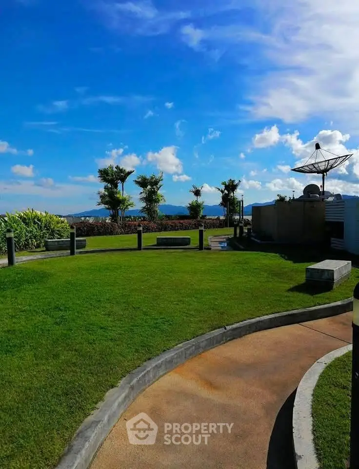 Stunning rooftop garden with panoramic views and lush greenery, perfect for relaxation and leisure.