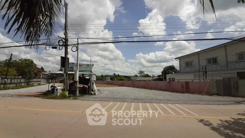 Vacant land plot with potential for development under a bright sky, ideal for investment opportunities.