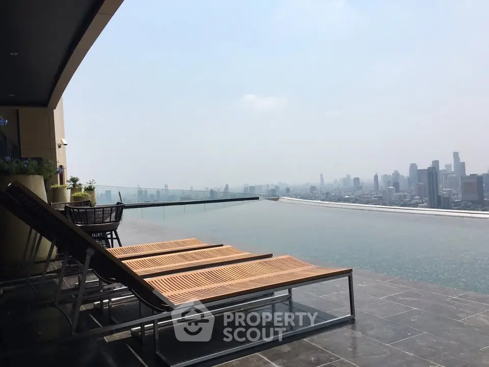 Luxurious rooftop infinity pool with stunning city skyline view, perfect for relaxation and leisure.