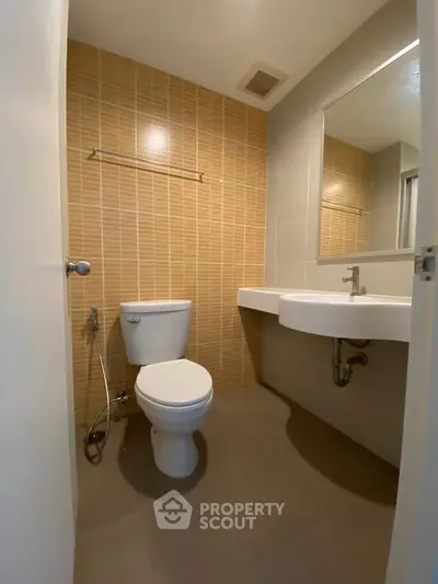 Modern bathroom with sleek fixtures and neutral tiles, perfect for a contemporary home.