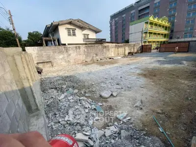 Vacant land plot with potential for development in urban area, surrounded by residential buildings.
