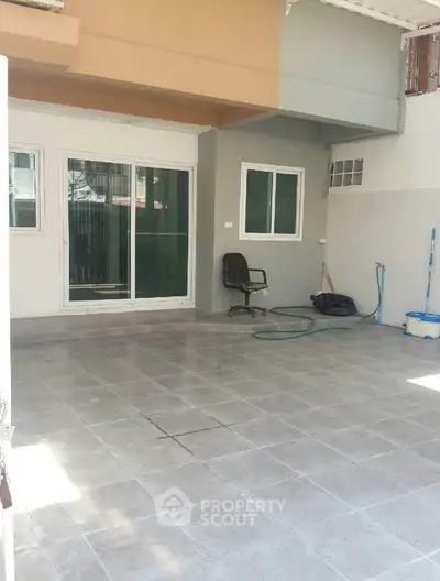 image_rental-28296564