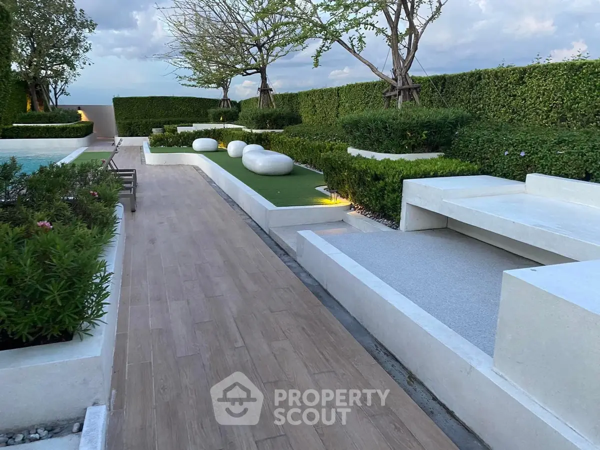 Luxurious rooftop garden with modern seating and lush greenery, perfect for relaxation and entertainment.