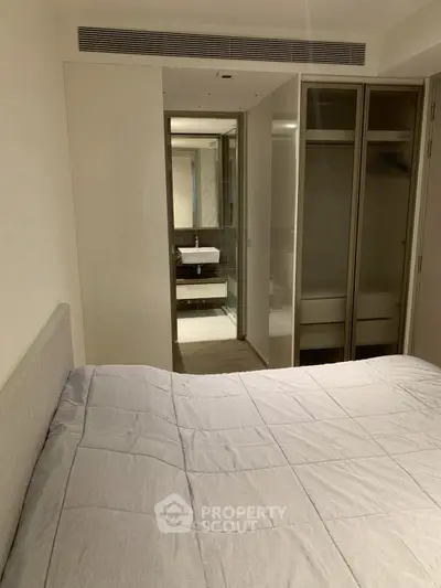Cozy bedroom with ensuite bathroom and modern closet space