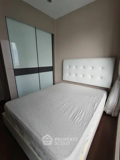 Modern bedroom with sleek design and large wardrobe in a stylish apartment.
