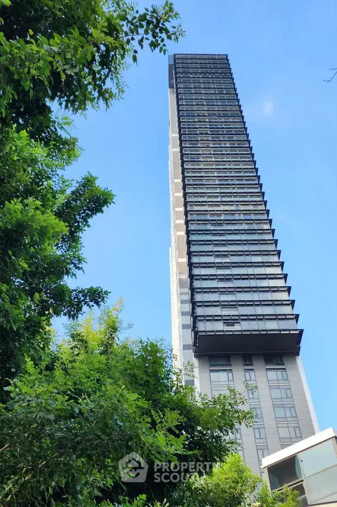 Stunning modern skyscraper with sleek design and lush greenery, perfect for urban living.