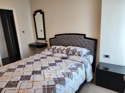 Cozy bedroom with stylish headboard and modern decor, perfect for relaxation and comfort.