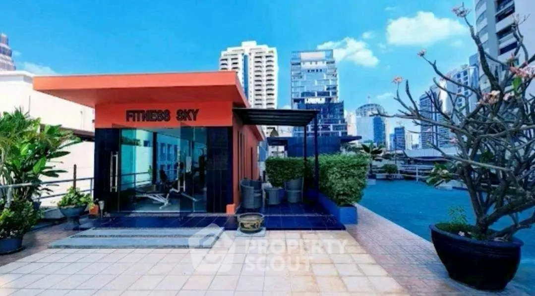 Stunning rooftop gym with city skyline views and modern design.