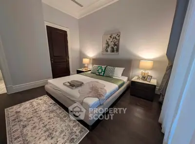 Luxurious bedroom with elegant decor and cozy ambiance, featuring a plush bed and stylish lighting.