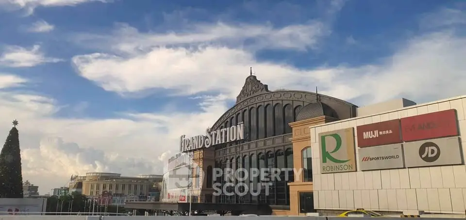 Grand Station shopping mall exterior with clear sky and prominent signage.