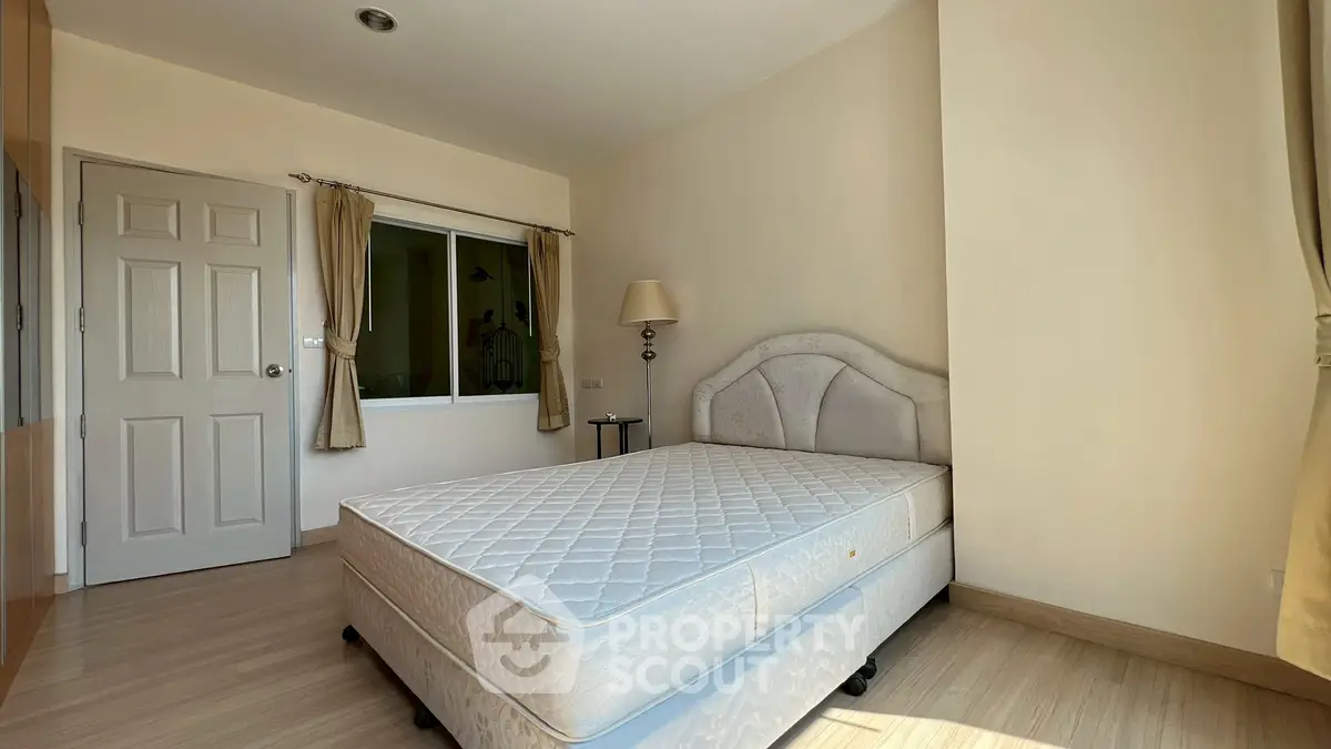 Bright bedroom with a comfortable bed and natural light, perfect for relaxation.