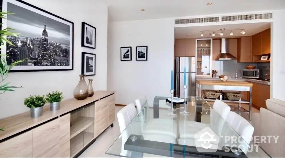  2 Bedrooms Condo at The Emporio Place Sukhumvit 24-2