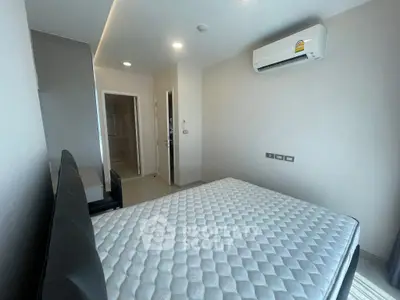 Modern bedroom with air conditioning and ensuite bathroom in a stylish apartment.