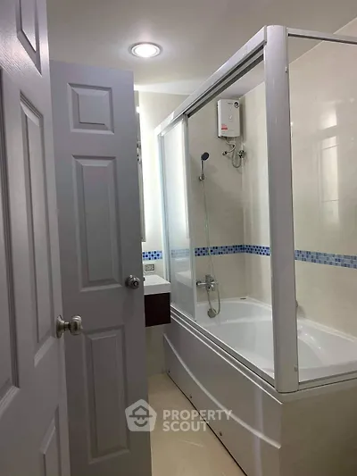  1 Bedroom Condo at Life Ratchada Huaikwang-2