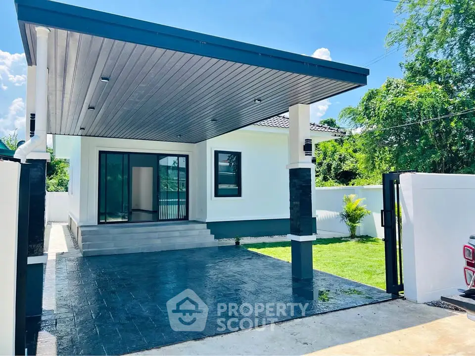 Modern single-story house with covered carport and lush green lawn, perfect for family living.