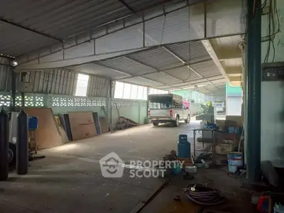 Spacious industrial garage with high ceiling and ample storage space