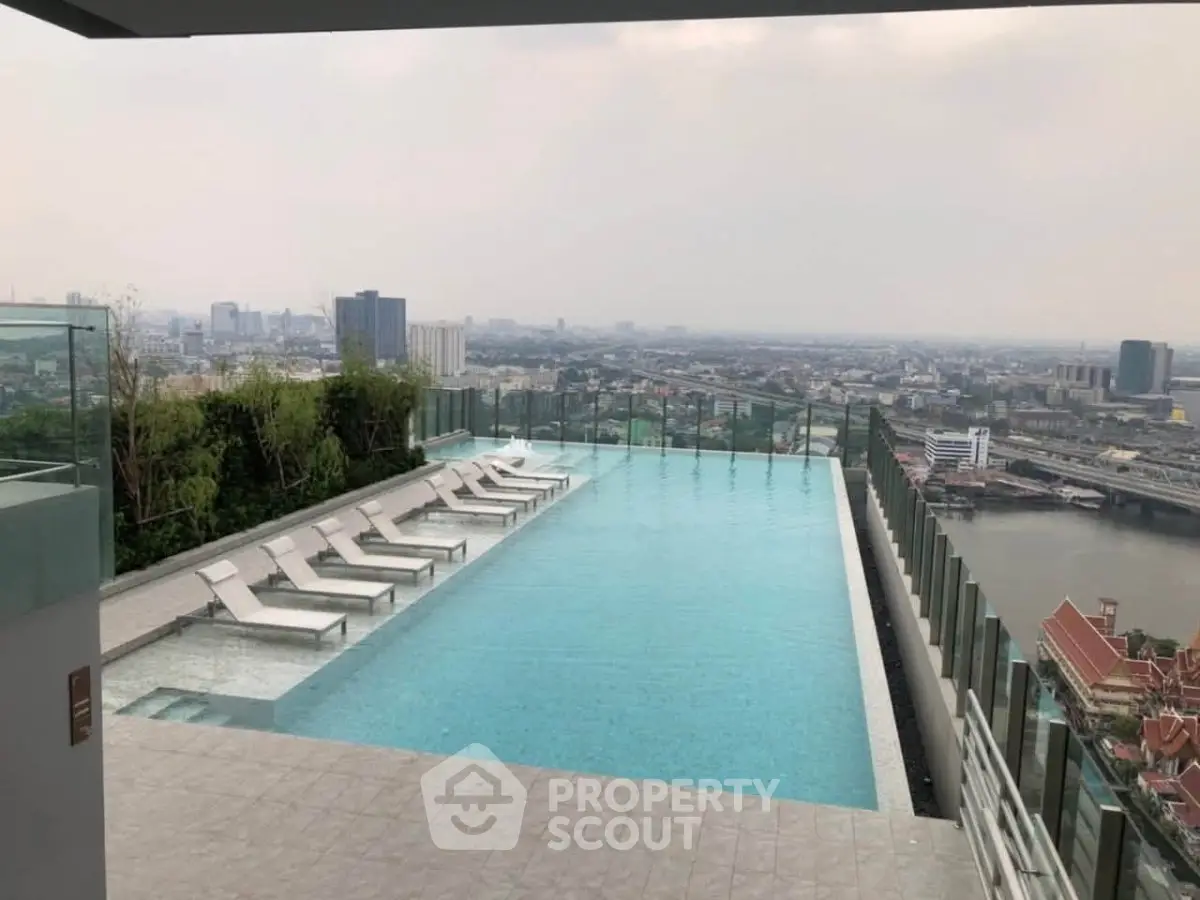 Luxurious rooftop infinity pool with stunning city skyline view, perfect for relaxation and leisure.