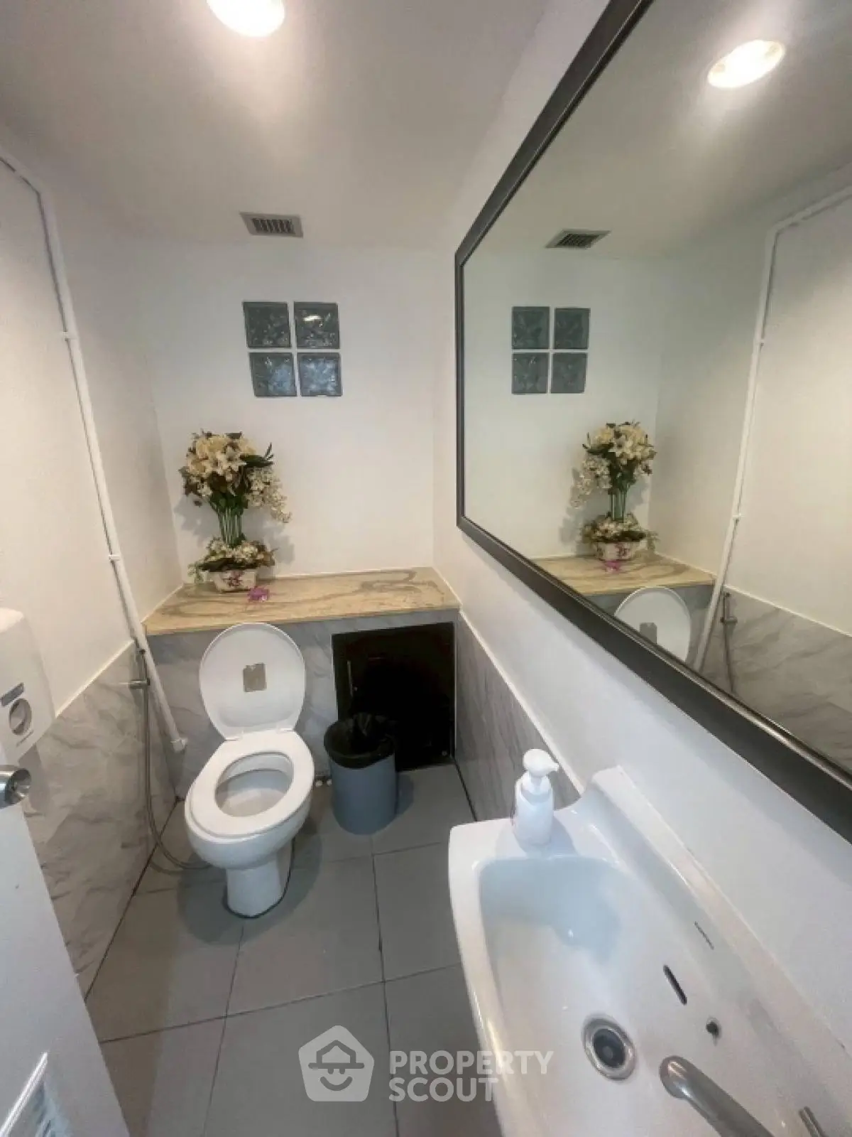 Modern bathroom with elegant decor and large mirror