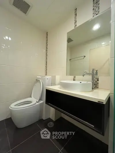 Modern bathroom with sleek fixtures and elegant design