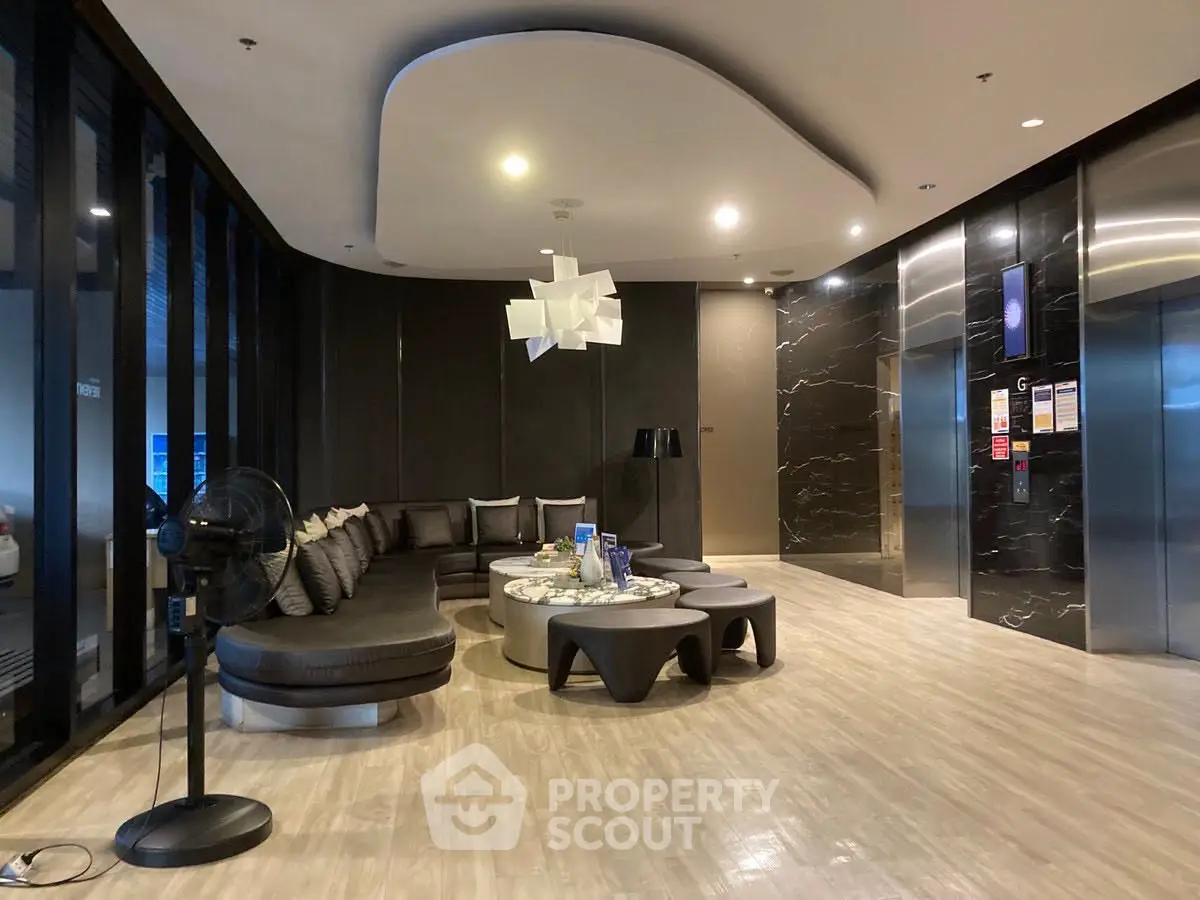 Luxurious modern lobby with stylish seating and elegant lighting in a high-end building.