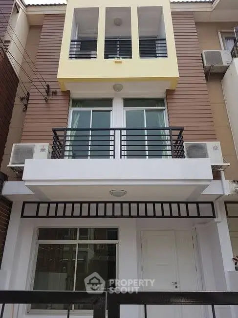 image_rental-6465858