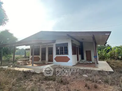 Charming rustic house with spacious porch and countryside views, perfect for serene living.
