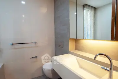 Modern bathroom with sleek fixtures and ambient lighting