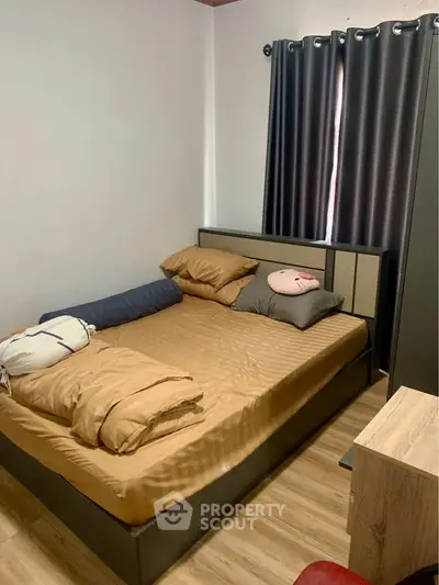 Cozy bedroom with modern furnishings and wooden flooring, perfect for relaxation.