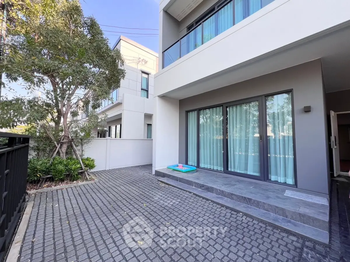 Modern townhouse with spacious driveway and elegant facade