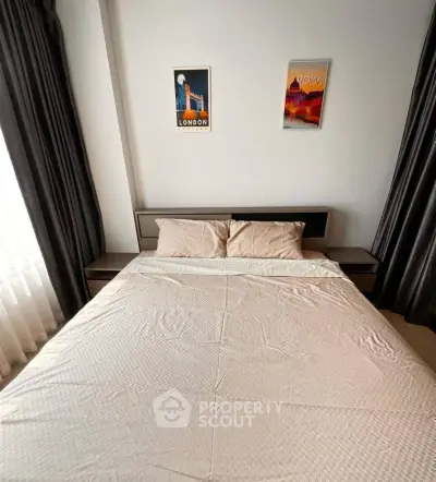 Spacious bedroom with modern decor and large bed, perfect for relaxation.