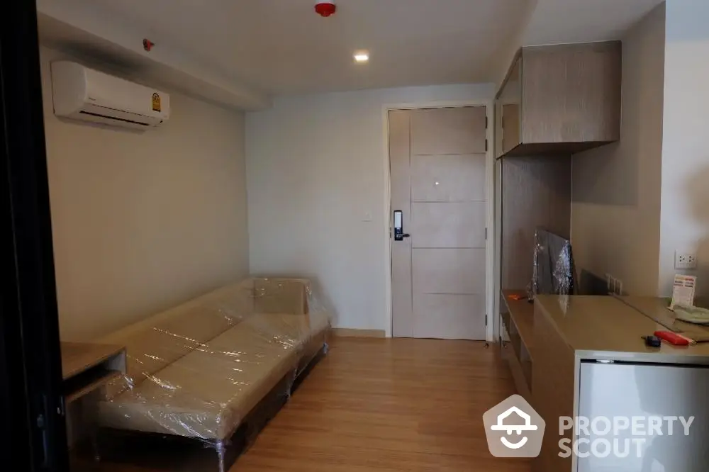  2 Bedrooms Condo at Knightsbridge Skycity Sapanmai Livingroom