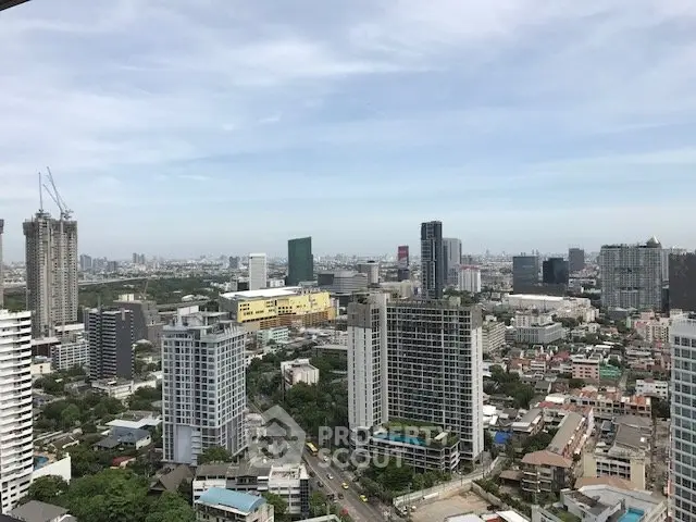 Stunning cityscape view showcasing modern high-rise buildings and urban landscape.