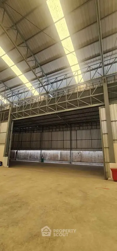 Spacious industrial warehouse with high ceilings and ample storage space.