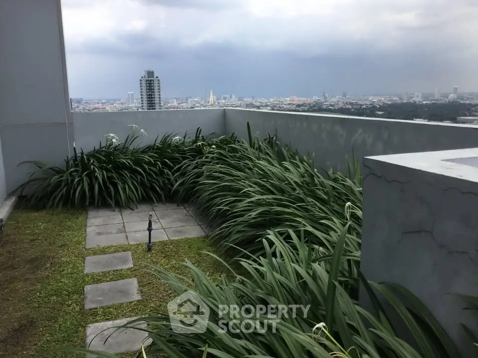 Stunning rooftop garden with panoramic city views, perfect for relaxation and entertaining.