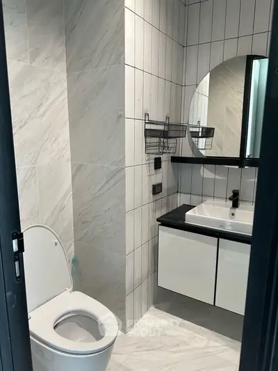 Modern bathroom with sleek design and elegant fixtures