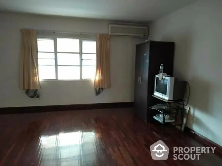  3 Bedrooms Condo -1