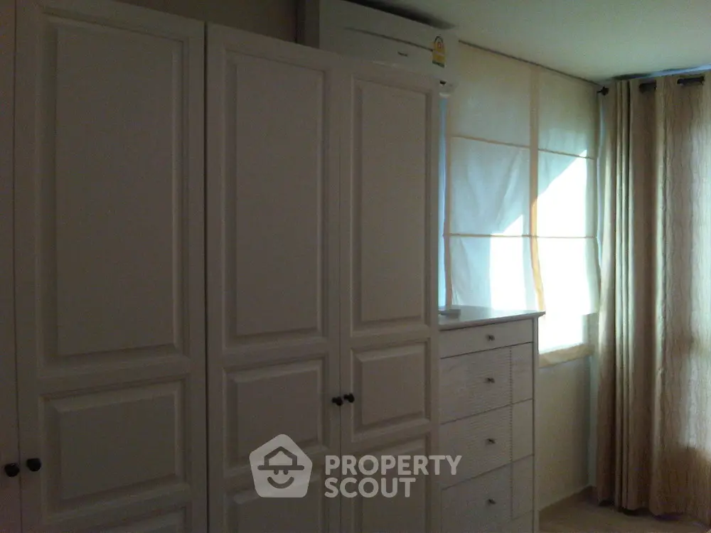  1 Bedroom Condo at Life Sathorn 10-1
