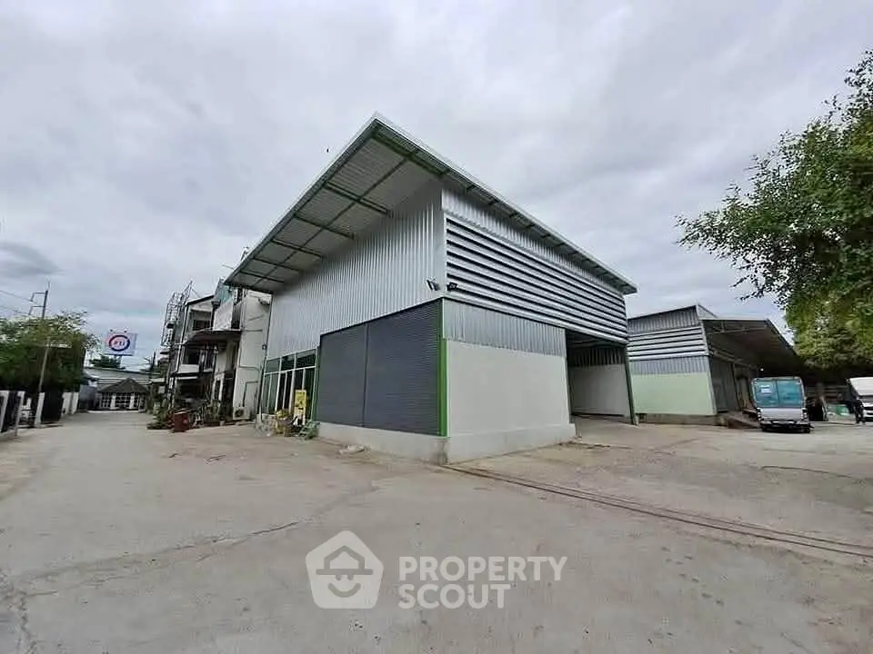 Spacious industrial warehouse with ample outdoor space and modern design.