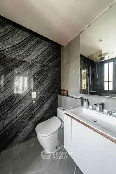 Luxurious modern bathroom with sleek design and elegant fixtures.