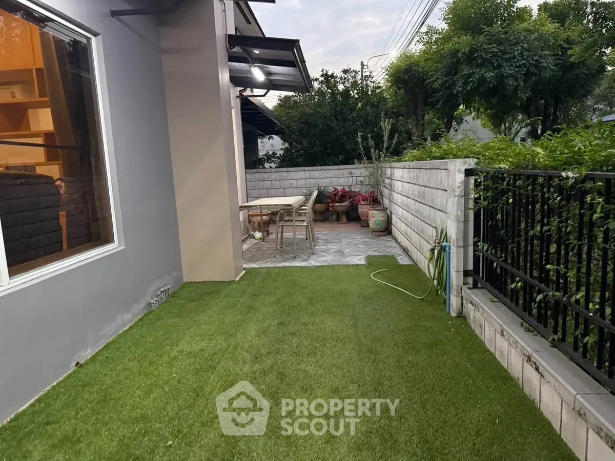 Charming garden area with lush greenery and cozy outdoor seating, perfect for relaxation and entertaining.