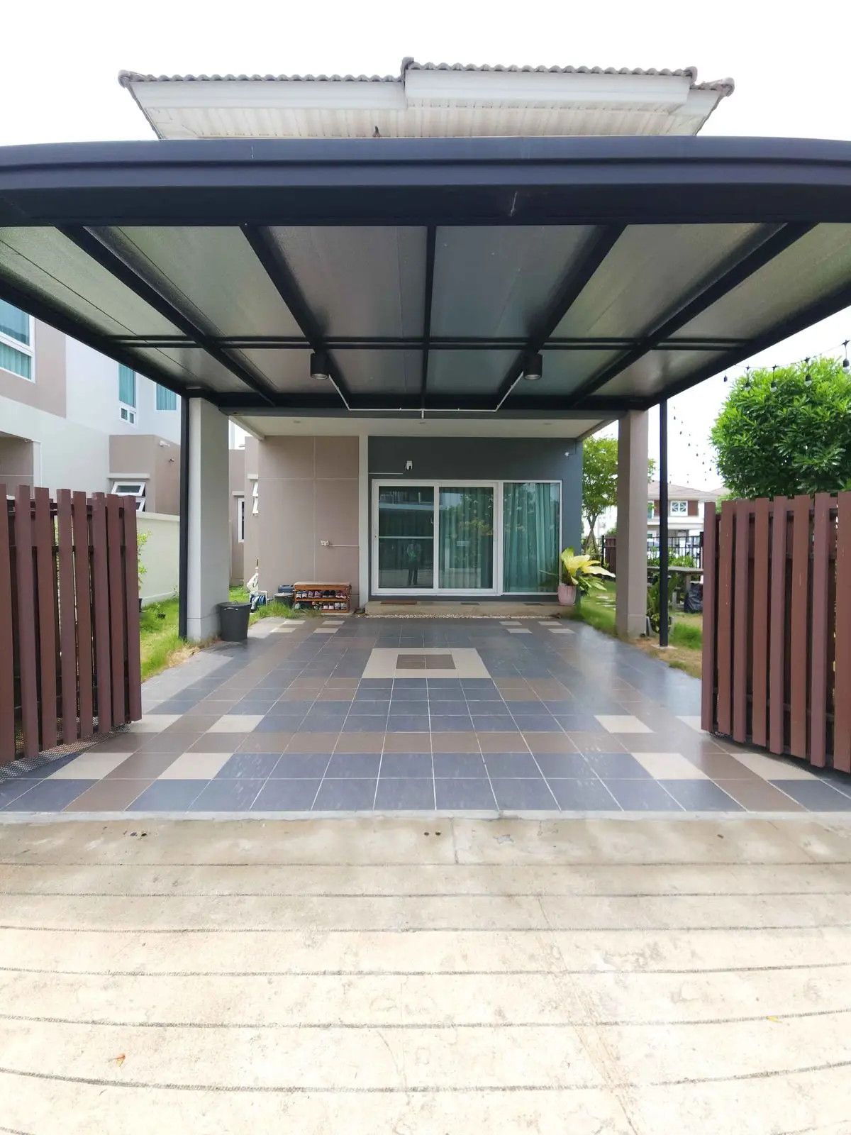 Modern house with spacious covered parking and stylish exterior design