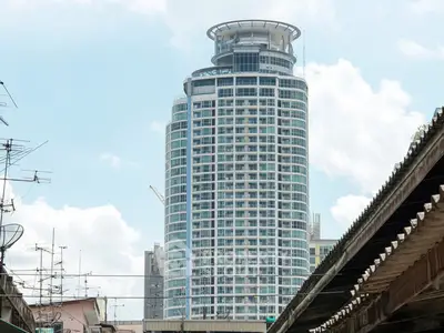 Stunning high-rise building with modern architecture and panoramic city views.