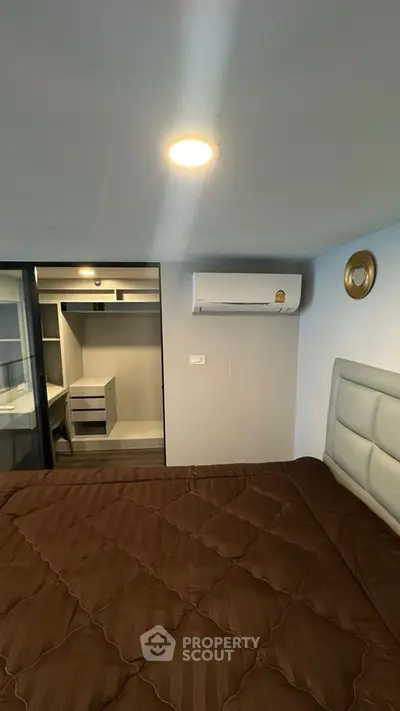 Modern bedroom with built-in closet and air conditioning, perfect for comfort and convenience.