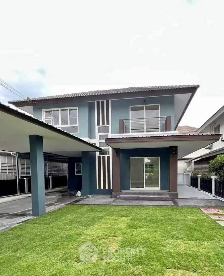 Modern two-story house with sleek design and spacious lawn