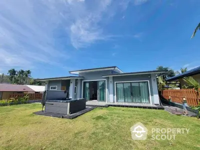 Modern single-story house with spacious lawn and sleek design